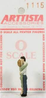 1115 KISSING COUPLE-O