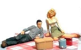 1578 COUPLE ON A PICNIC-O