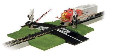 44579 EZ-TRACK GRADE CROSSING WITH OPERATING GATES-HO