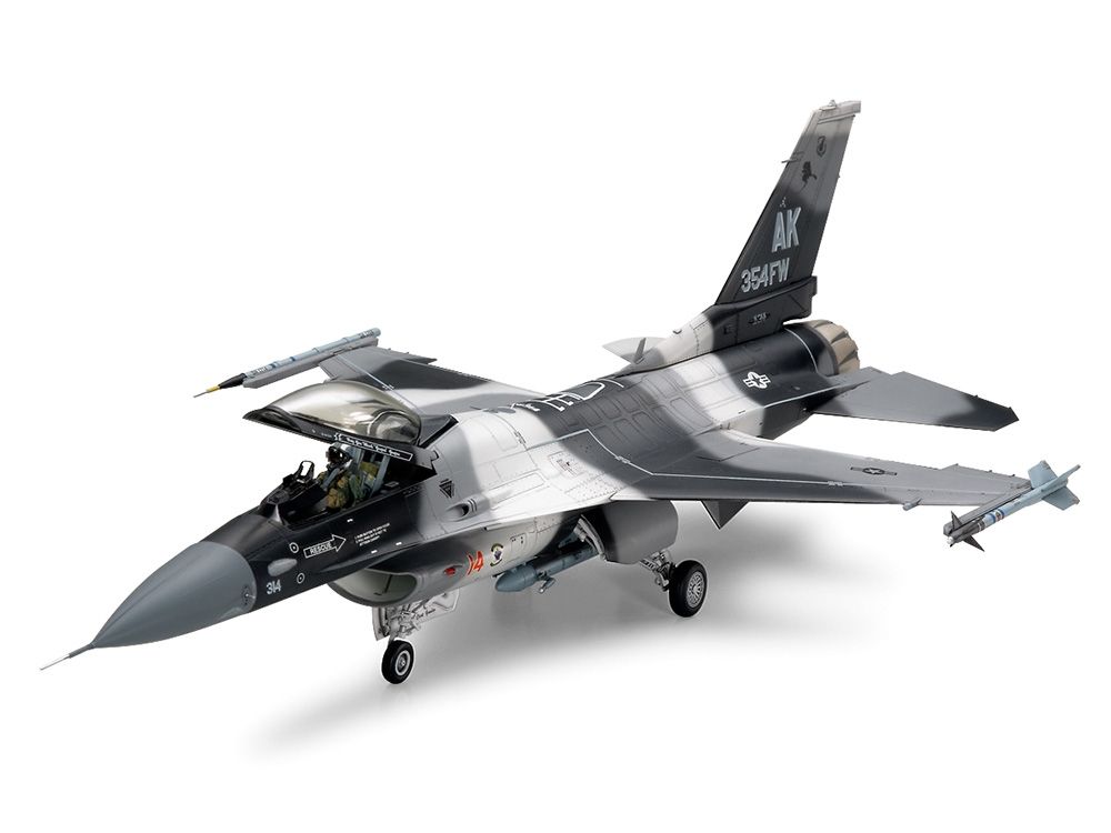 61106 F-16CN AGGRESSOR-1:48 SCALE