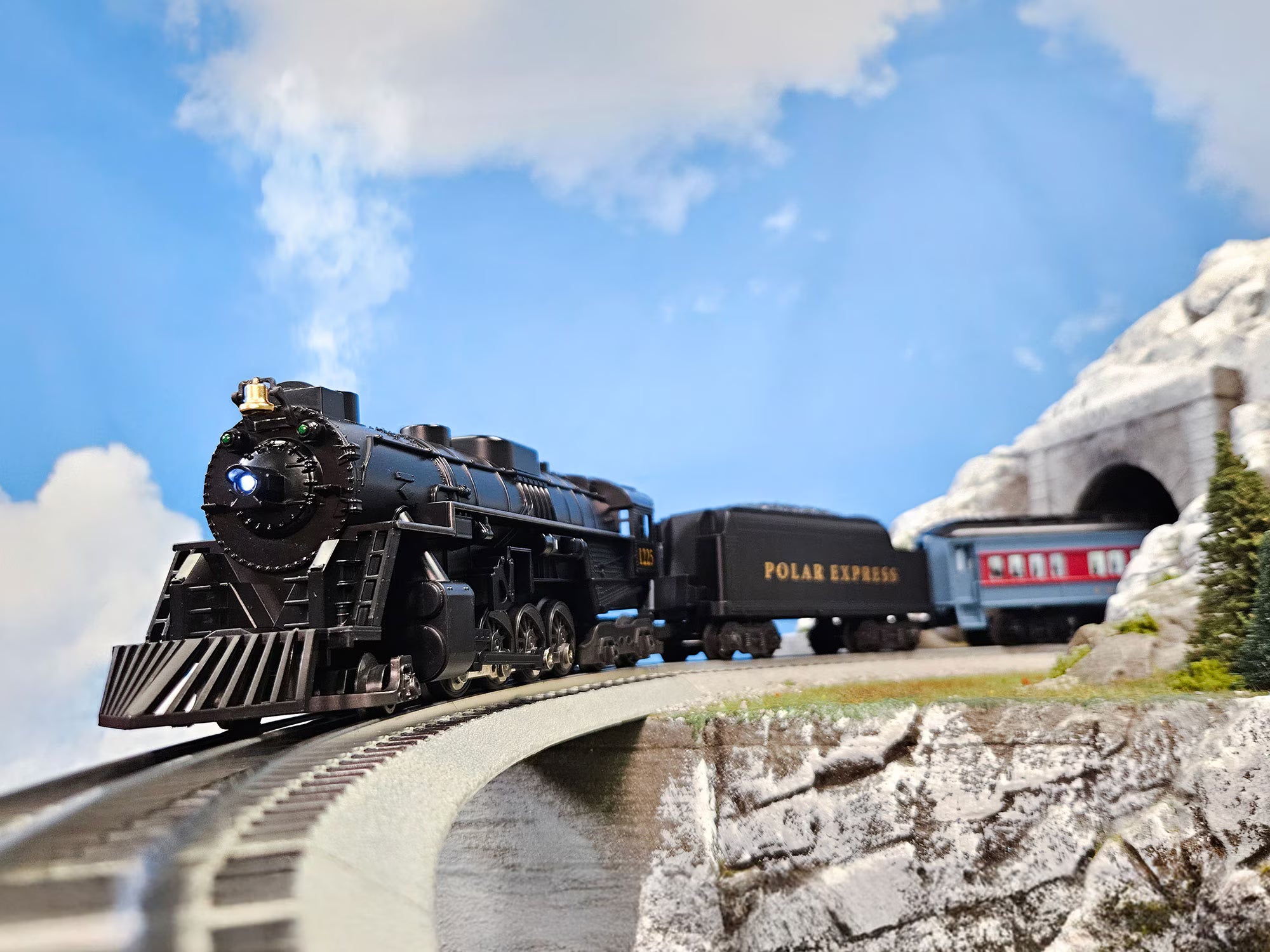 7-12133 POLAR EXPRESS BATTERY OPERATED O GAUGE TRAIN SET-O