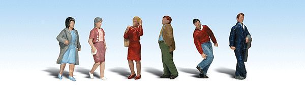 A1913 PEOPLE WALKING-HO