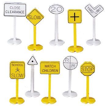 42204 RAILROAD & STREET SIGNS-HO