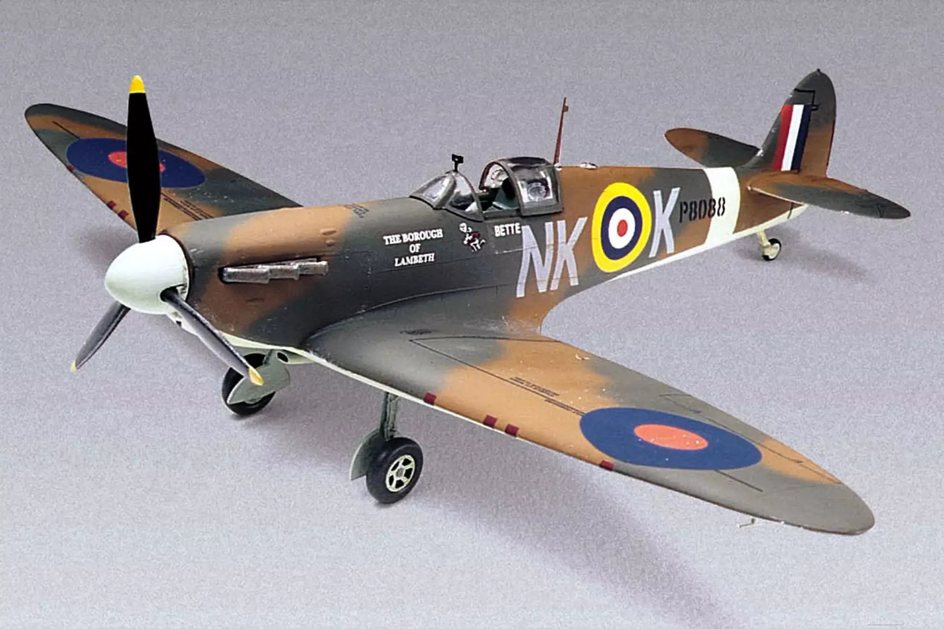 85-5239 SPITFIRE MKII-1:48 SCALE
