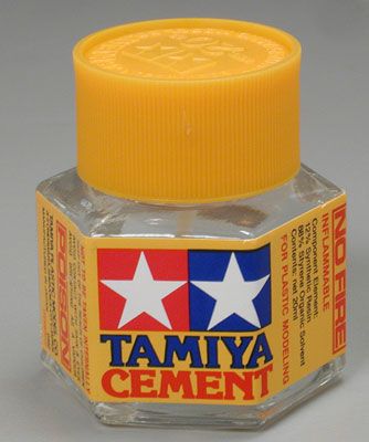 87012 TAMIYA LIQUID CEMENT-20ml.