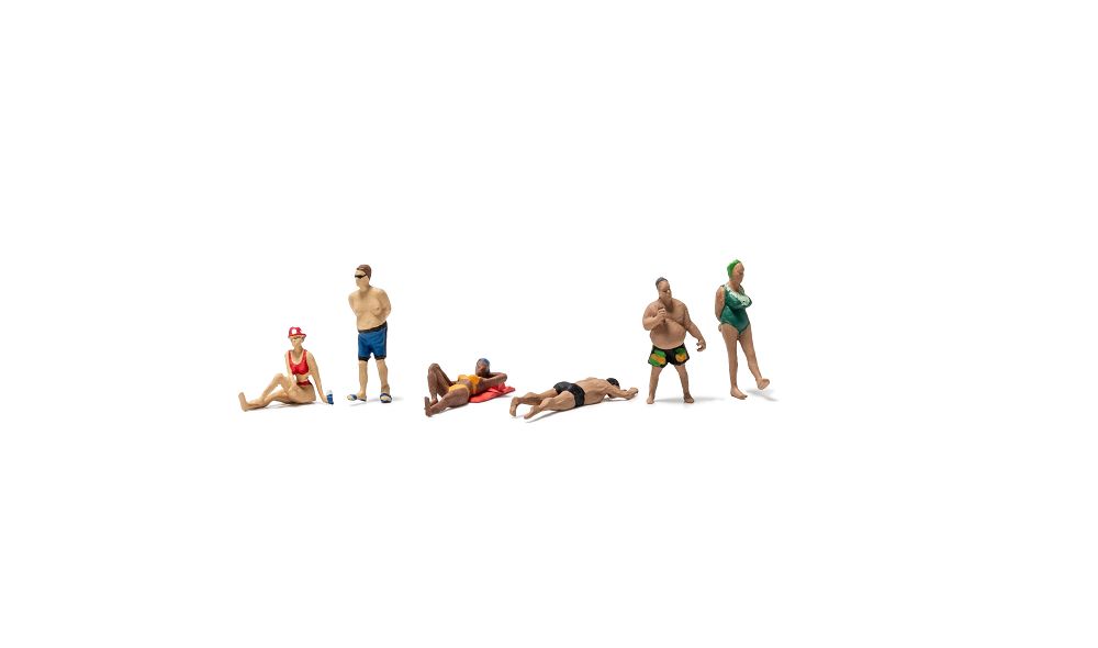 A1962 BEACH GOERS-HO